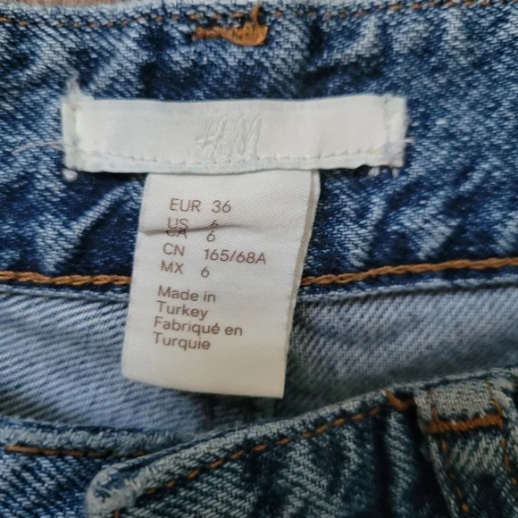 H&M Women's "Girls Bite Back" Straight Regular Jeans with Raw Edge Hem Size 6 - Picture 5 of 6